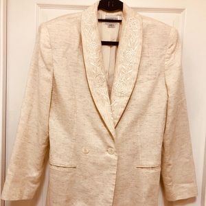 ❤️ 3/$25 Women’s Haberdasher career creamy off white blazer jacket embroidered